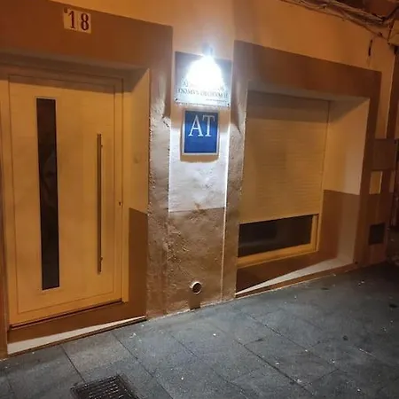 Bonita Y Amplia Casa Con Patio, En Centro Ciudad דירה