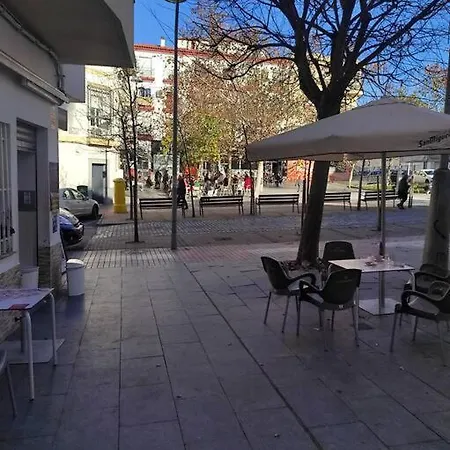 Bonita Y Amplia Casa Con Patio, En Centro Ciudad *