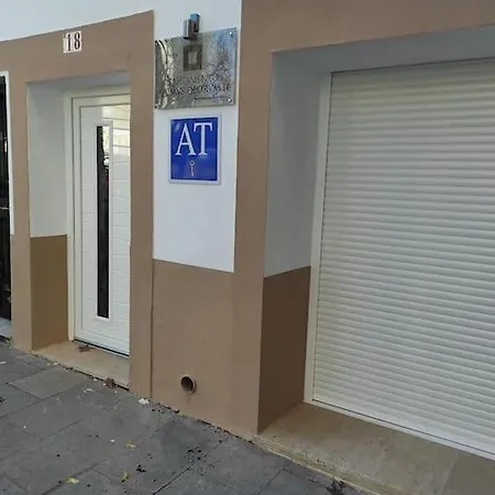 Bonita Y Amplia Casa Con Patio, En Centro Ciudad מרידה