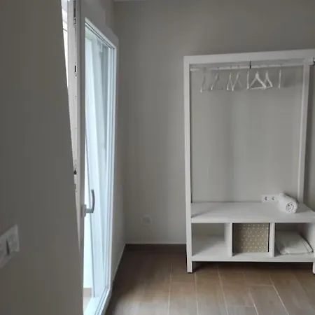 Bonita Y Amplia Casa Con Patio, En Centro Ciudad * מרידה