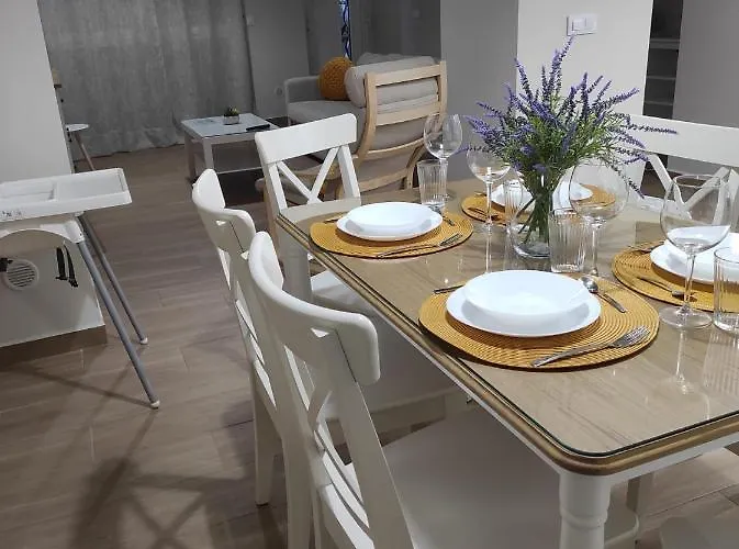 Bonita Y Amplia Casa Con Patio, En Centro Ciudad Mérida