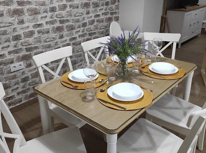 Bonita Y Amplia Casa Con Patio, En Centro Ciudad